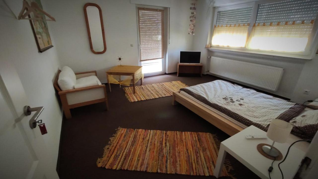 Monteur Unterkunft Gaestewohnung Ferienwohnung - Haus Huth Freigericht Bagian luar foto
